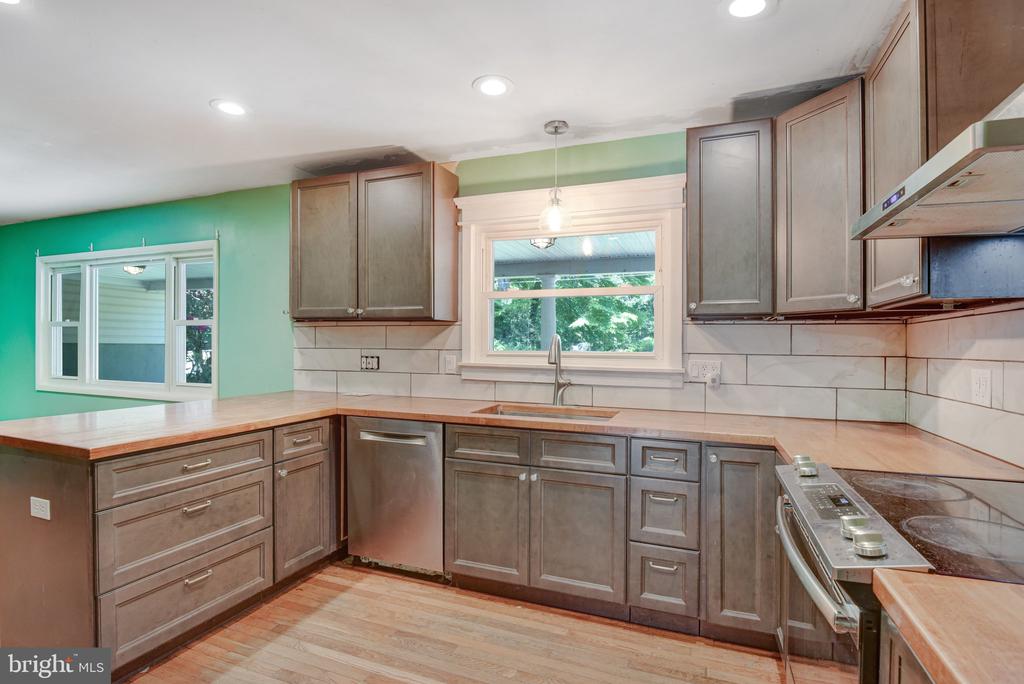 7199 MILL RUN DR, WARRENTON, Virginia 20187, 3 Bedrooms Bedrooms, ,3 BathroomsBathrooms,Residential,7199 MILL RUN DR,VAFQ2021512 MLS # VAFQ2021512