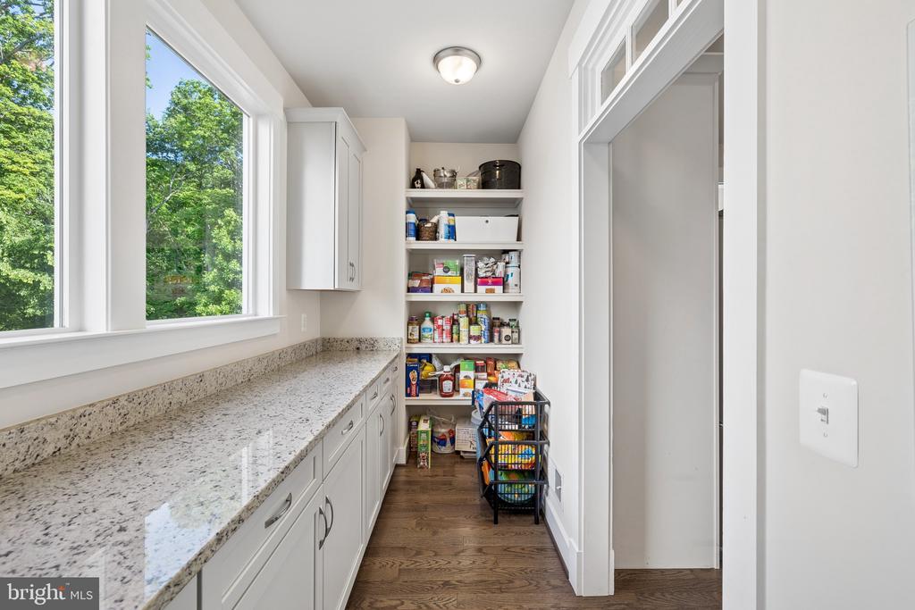 4853 POINT RD, WARRENTON, Virginia 20187, 4 Bedrooms Bedrooms, ,3 BathroomsBathrooms,Residential,4853 POINT RD,VAFQ2021756 MLS # VAFQ2021756