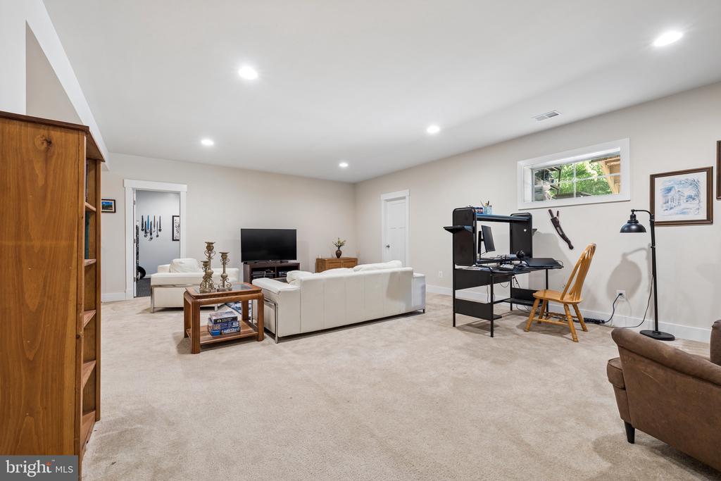 4853 POINT RD, WARRENTON, Virginia 20187, 4 Bedrooms Bedrooms, ,3 BathroomsBathrooms,Residential,4853 POINT RD,VAFQ2021756 MLS # VAFQ2021756
