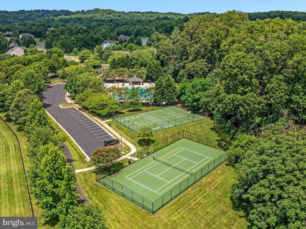 4853 POINT RD, WARRENTON, Virginia 20187, 4 Bedrooms Bedrooms, ,3 BathroomsBathrooms,Residential,4853 POINT RD,VAFQ2021756 MLS # VAFQ2021756