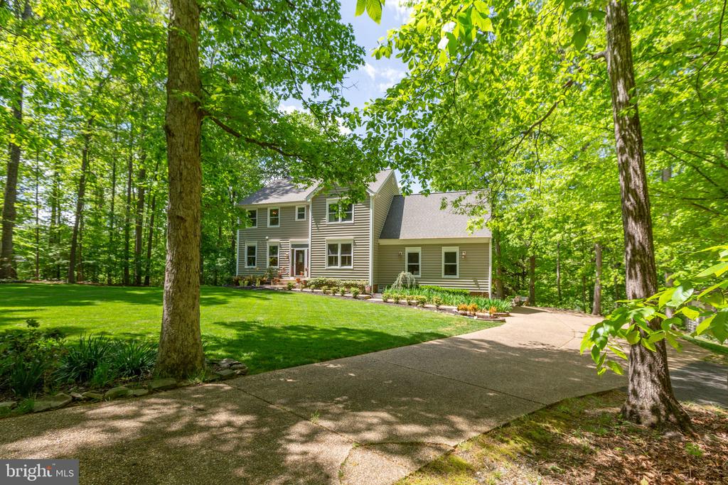 7931 GOLD LEAF CIR, SPOTSYLVANIA, Virginia 22551, 5 Bedrooms Bedrooms, ,3 BathroomsBathrooms,Residential,7931 GOLD LEAF CIR,VASP2040680 MLS # VASP2040680