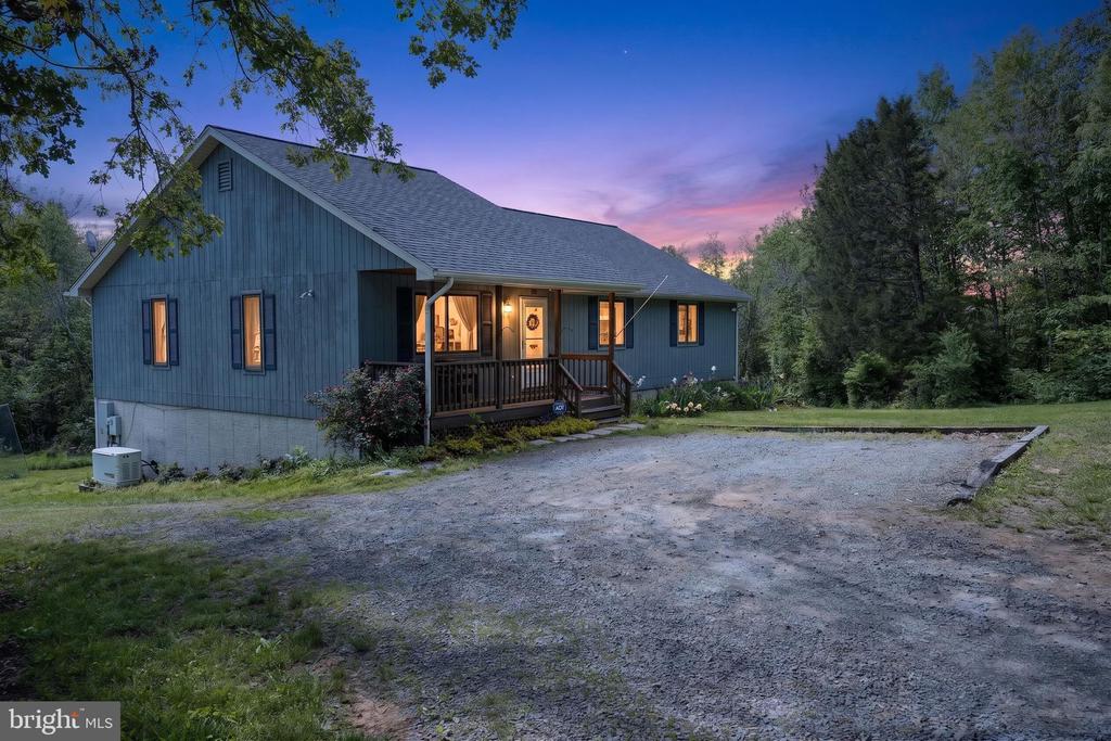 8427 SPRINGS WAY PL, WARRENTON, Virginia 20186, 3 Bedrooms Bedrooms, ,3 BathroomsBathrooms,Residential,8427 SPRINGS WAY PL,VAFQ2021688 MLS # VAFQ2021688