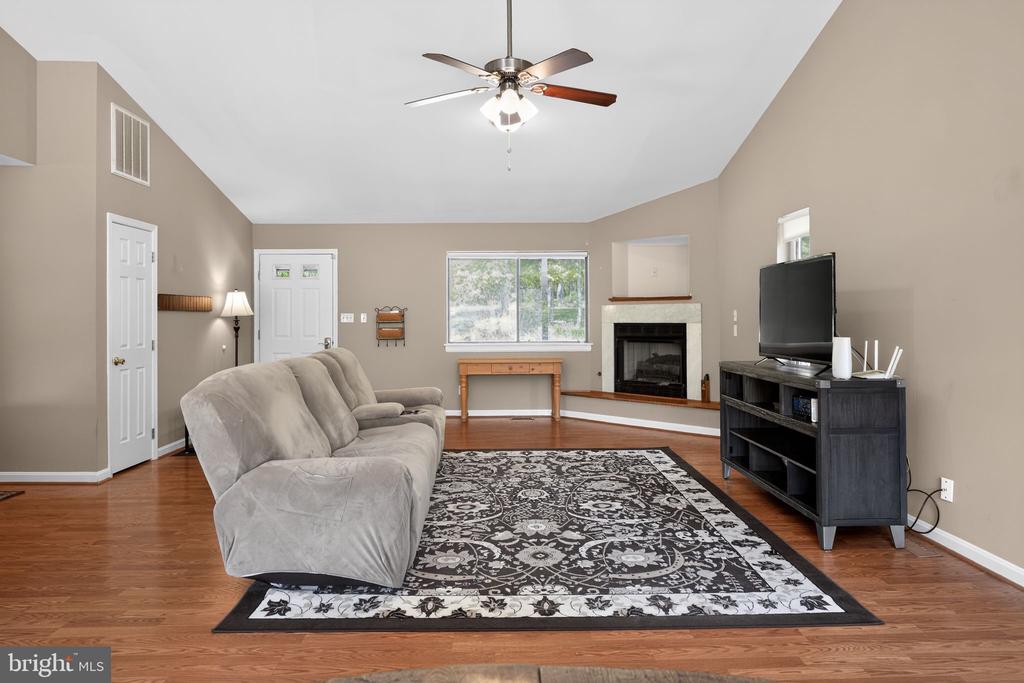 8427 SPRINGS WAY PL, WARRENTON, Virginia 20186, 3 Bedrooms Bedrooms, ,3 BathroomsBathrooms,Residential,8427 SPRINGS WAY PL,VAFQ2021688 MLS # VAFQ2021688