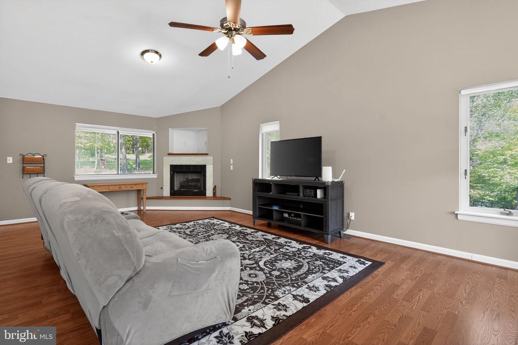 8427 SPRINGS WAY PL, WARRENTON, Virginia 20186, 3 Bedrooms Bedrooms, ,3 BathroomsBathrooms,Residential,8427 SPRINGS WAY PL,VAFQ2021688 MLS # VAFQ2021688