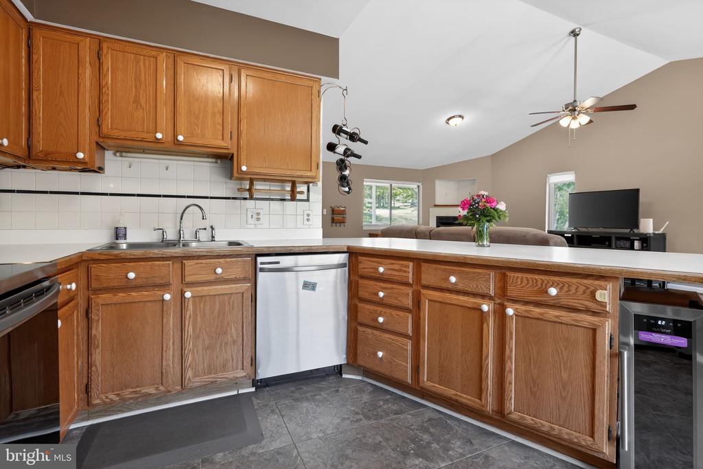 8427 SPRINGS WAY PL, WARRENTON, Virginia 20186, 3 Bedrooms Bedrooms, ,3 BathroomsBathrooms,Residential,8427 SPRINGS WAY PL,VAFQ2021688 MLS # VAFQ2021688