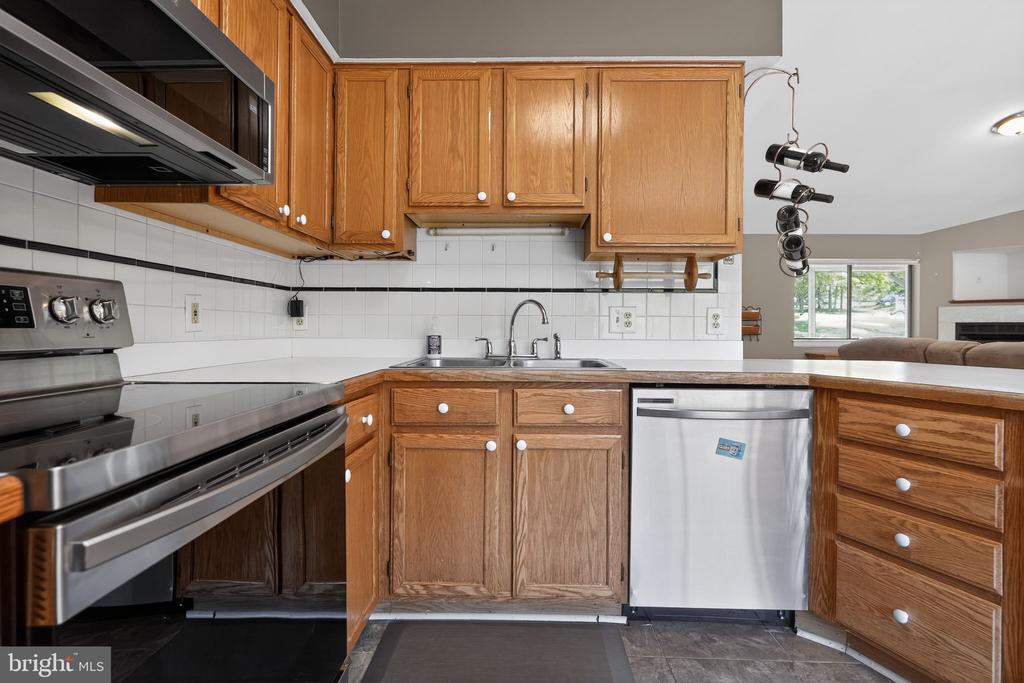8427 SPRINGS WAY PL, WARRENTON, Virginia 20186, 3 Bedrooms Bedrooms, ,3 BathroomsBathrooms,Residential,8427 SPRINGS WAY PL,VAFQ2021688 MLS # VAFQ2021688