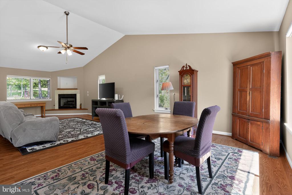 8427 SPRINGS WAY PL, WARRENTON, Virginia 20186, 3 Bedrooms Bedrooms, ,3 BathroomsBathrooms,Residential,8427 SPRINGS WAY PL,VAFQ2021688 MLS # VAFQ2021688