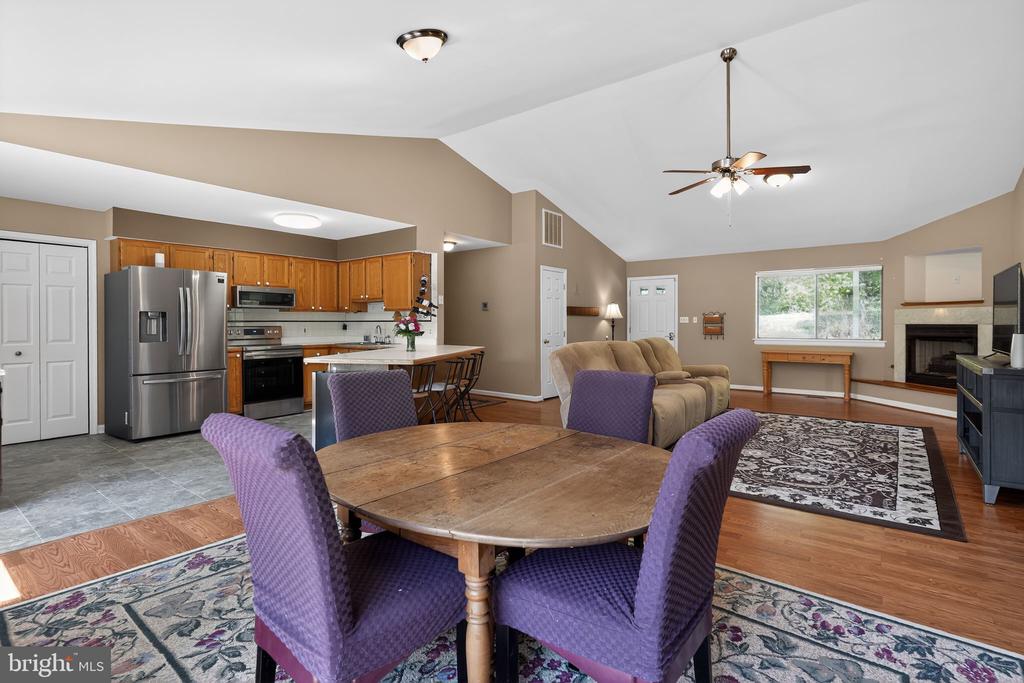 8427 SPRINGS WAY PL, WARRENTON, Virginia 20186, 3 Bedrooms Bedrooms, ,3 BathroomsBathrooms,Residential,8427 SPRINGS WAY PL,VAFQ2021688 MLS # VAFQ2021688