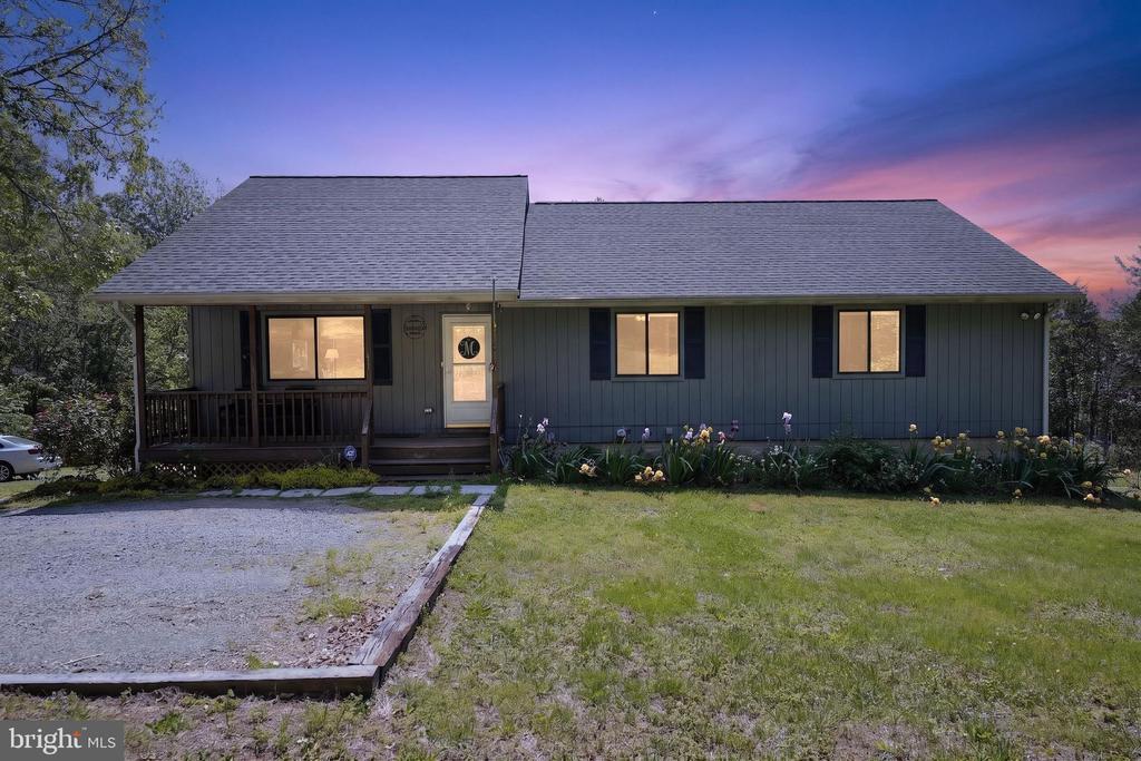8427 SPRINGS WAY PL, WARRENTON, Virginia 20186, 3 Bedrooms Bedrooms, ,3 BathroomsBathrooms,Residential,8427 SPRINGS WAY PL,VAFQ2021688 MLS # VAFQ2021688