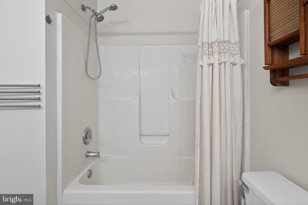 8427 SPRINGS WAY PL, WARRENTON, Virginia 20186, 3 Bedrooms Bedrooms, ,3 BathroomsBathrooms,Residential,8427 SPRINGS WAY PL,VAFQ2021688 MLS # VAFQ2021688