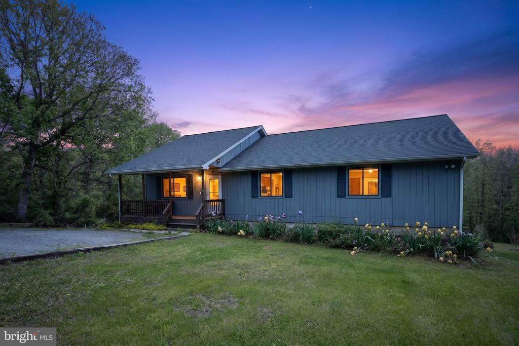 8427 SPRINGS WAY PL, WARRENTON, Virginia 20186, 3 Bedrooms Bedrooms, ,3 BathroomsBathrooms,Residential,8427 SPRINGS WAY PL,VAFQ2021688 MLS # VAFQ2021688