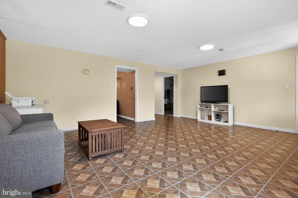 8427 SPRINGS WAY PL, WARRENTON, Virginia 20186, 3 Bedrooms Bedrooms, ,3 BathroomsBathrooms,Residential,8427 SPRINGS WAY PL,VAFQ2021688 MLS # VAFQ2021688