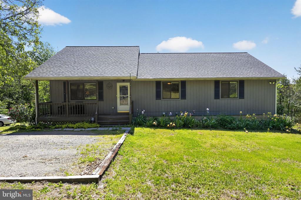 8427 SPRINGS WAY PL, WARRENTON, Virginia 20186, 3 Bedrooms Bedrooms, ,3 BathroomsBathrooms,Residential,8427 SPRINGS WAY PL,VAFQ2021688 MLS # VAFQ2021688