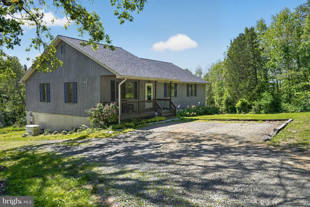 8427 SPRINGS WAY PL, WARRENTON, Virginia 20186, 3 Bedrooms Bedrooms, ,3 BathroomsBathrooms,Residential,8427 SPRINGS WAY PL,VAFQ2021688 MLS # VAFQ2021688