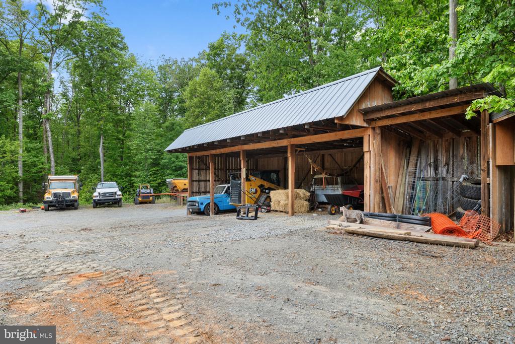 5099 COURTNEYS CORNER RD, SUMERDUCK, Virginia 22742, 4 Bedrooms Bedrooms, ,3 BathroomsBathrooms,Residential,5099 COURTNEYS CORNER RD,VAFQ2021898 MLS # VAFQ2021898