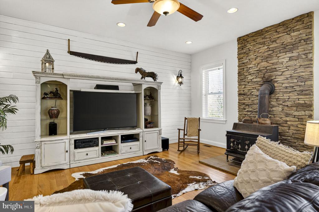 7312 OAK LN, MARSHALL, Virginia 20115, 4 Bedrooms Bedrooms, ,3 BathroomsBathrooms,Residential,7312 OAK LN,VAFQ2021666 MLS # VAFQ2021666 7312 OAK LN, MARSHALL, Virginia 20115, 4 Bedrooms Bedrooms, ,3 BathroomsBathrooms,Residential,7312 OAK LN,VAFQ2021666 MLS # VAFQ2021666
