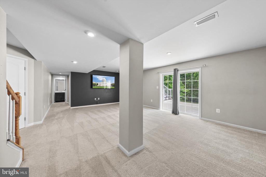 8525 SYLVANNAH DR, SPOTSYLVANIA, Virginia 22551, 5 Bedrooms Bedrooms, ,3 BathroomsBathrooms,Residential,8525 SYLVANNAH DR,VASP2041782 MLS # VASP2041782