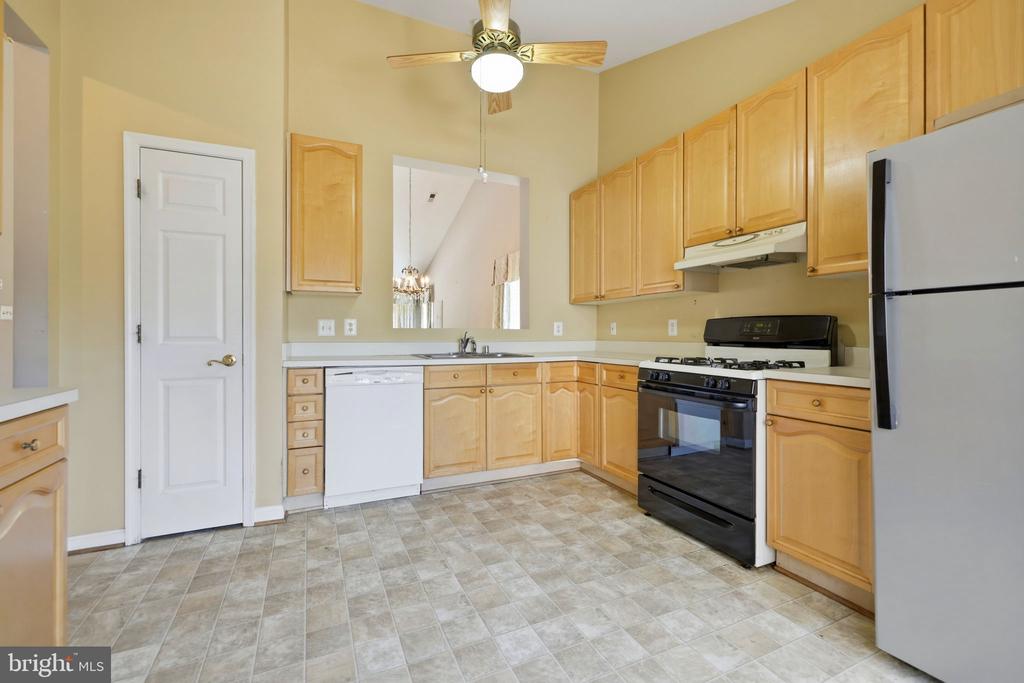 11403 SARASOTA CT, FREDERICKSBURG, Virginia 22407, 2 Bedrooms Bedrooms, ,2 BathroomsBathrooms,Residential,SUMMERLAKE,11403 SARASOTA CT,VASP2040696 MLS # VASP2040696