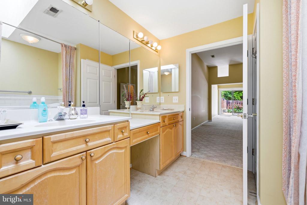 11403 SARASOTA CT, FREDERICKSBURG, Virginia 22407, 2 Bedrooms Bedrooms, ,2 BathroomsBathrooms,Residential,SUMMERLAKE,11403 SARASOTA CT,VASP2040696 MLS # VASP2040696