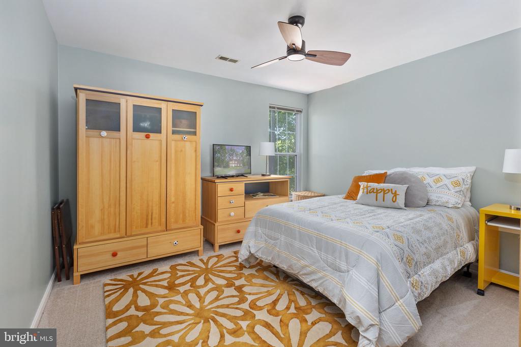 7901 COMMODORE CT, SPOTSYLVANIA, Virginia 22551, 5 Bedrooms Bedrooms, ,3 BathroomsBathrooms,Residential,7901 COMMODORE CT,VASP2041884 MLS # VASP2041884
