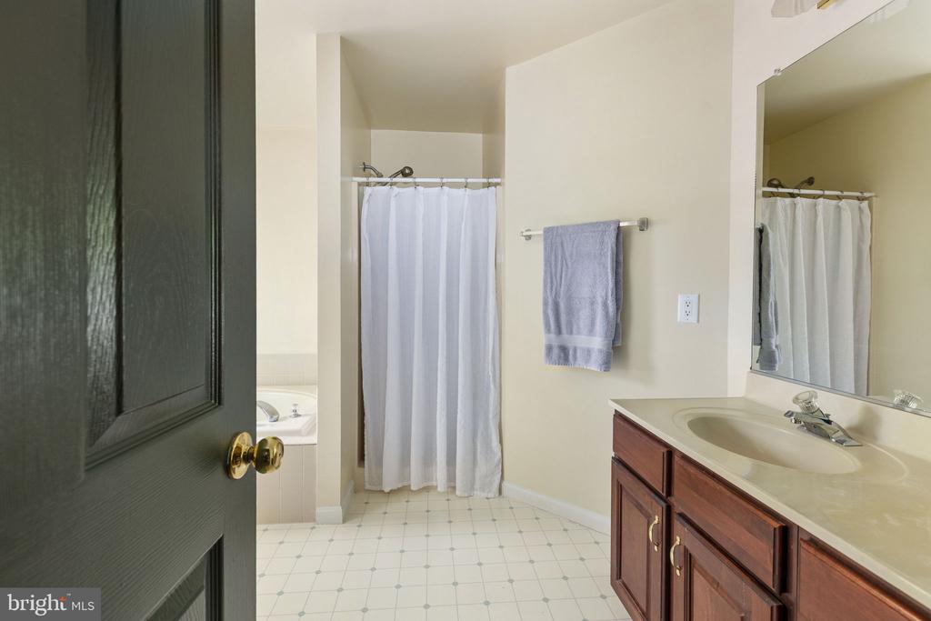 7901 COMMODORE CT, SPOTSYLVANIA, Virginia 22551, 5 Bedrooms Bedrooms, ,3 BathroomsBathrooms,Residential,7901 COMMODORE CT,VASP2041884 MLS # VASP2041884