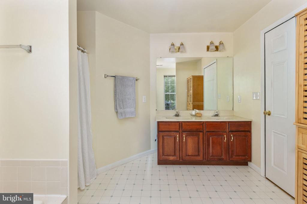 7901 COMMODORE CT, SPOTSYLVANIA, Virginia 22551, 5 Bedrooms Bedrooms, ,3 BathroomsBathrooms,Residential,7901 COMMODORE CT,VASP2041884 MLS # VASP2041884