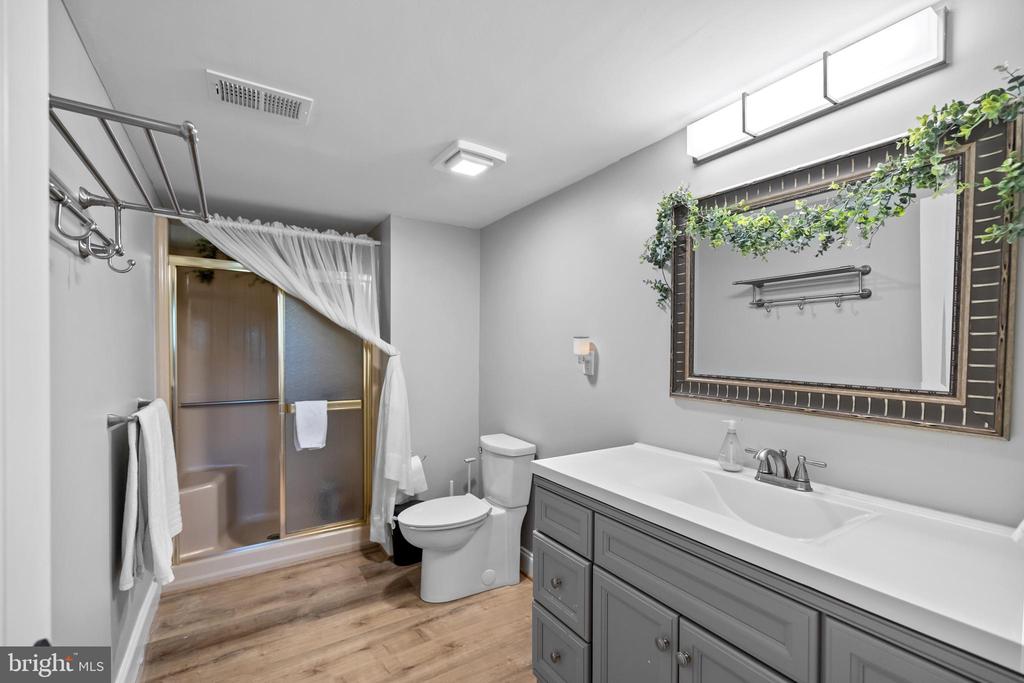 4300 RINGWOOD RD, NOKESVILLE, Virginia 20181, 5 Bedrooms Bedrooms, ,3 BathroomsBathrooms,Residential,4300 RINGWOOD RD,VAFQ2022050 MLS # VAFQ2022050