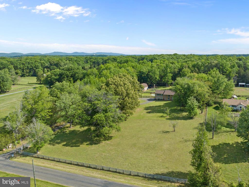 4300 RINGWOOD RD, NOKESVILLE, Virginia 20181, 5 Bedrooms Bedrooms, ,3 BathroomsBathrooms,Residential,4300 RINGWOOD RD,VAFQ2022050 MLS # VAFQ2022050
