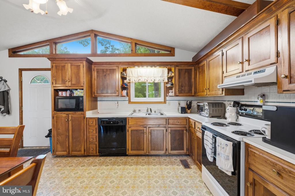 303 PINE DR, LOUISA, Virginia 23093, 4 Bedrooms Bedrooms, ,3 BathroomsBathrooms,Residential,303 PINE DR,VALA2009874 MLS # VALA2009874
