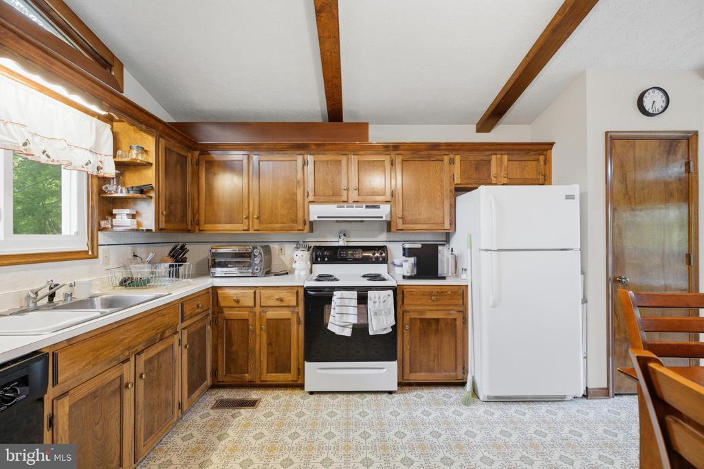 303 PINE DR, LOUISA, Virginia 23093, 4 Bedrooms Bedrooms, ,3 BathroomsBathrooms,Residential,303 PINE DR,VALA2009874 MLS # VALA2009874