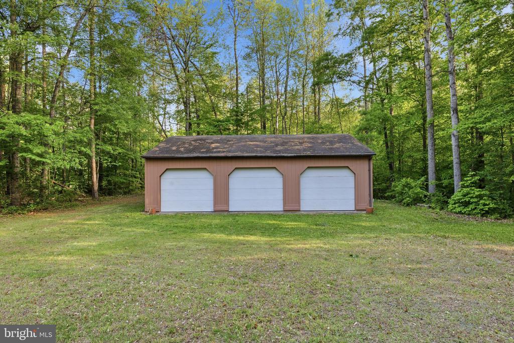 303 PINE DR, LOUISA, Virginia 23093, 4 Bedrooms Bedrooms, ,3 BathroomsBathrooms,Residential,303 PINE DR,VALA2009874 MLS # VALA2009874