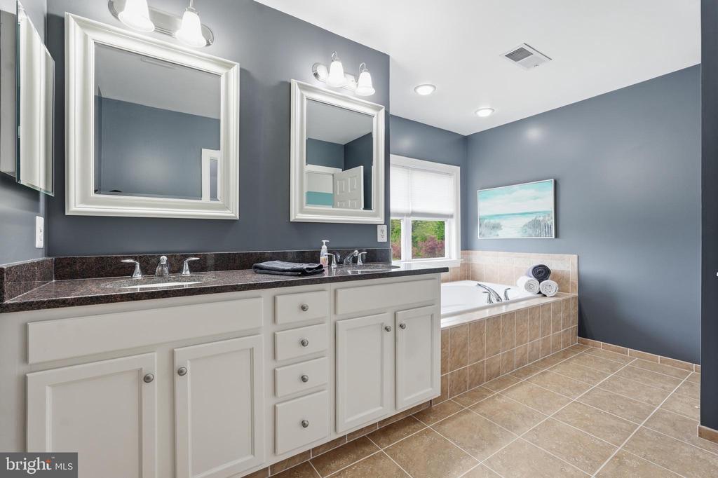 7424 EDINGTON, WARRENTON, Virginia 20187, 6 Bedrooms Bedrooms, ,4 BathroomsBathrooms,Residential,7424 EDINGTON,VAFQ2022034 MLS # VAFQ2022034