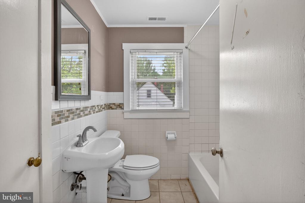 6800 PARTLOW RD, SPOTSYLVANIA, Virginia 22551, 3 Bedrooms Bedrooms, ,1 BathroomBathrooms,Residential,6800 PARTLOW RD,VASP2041680 MLS # VASP2041680