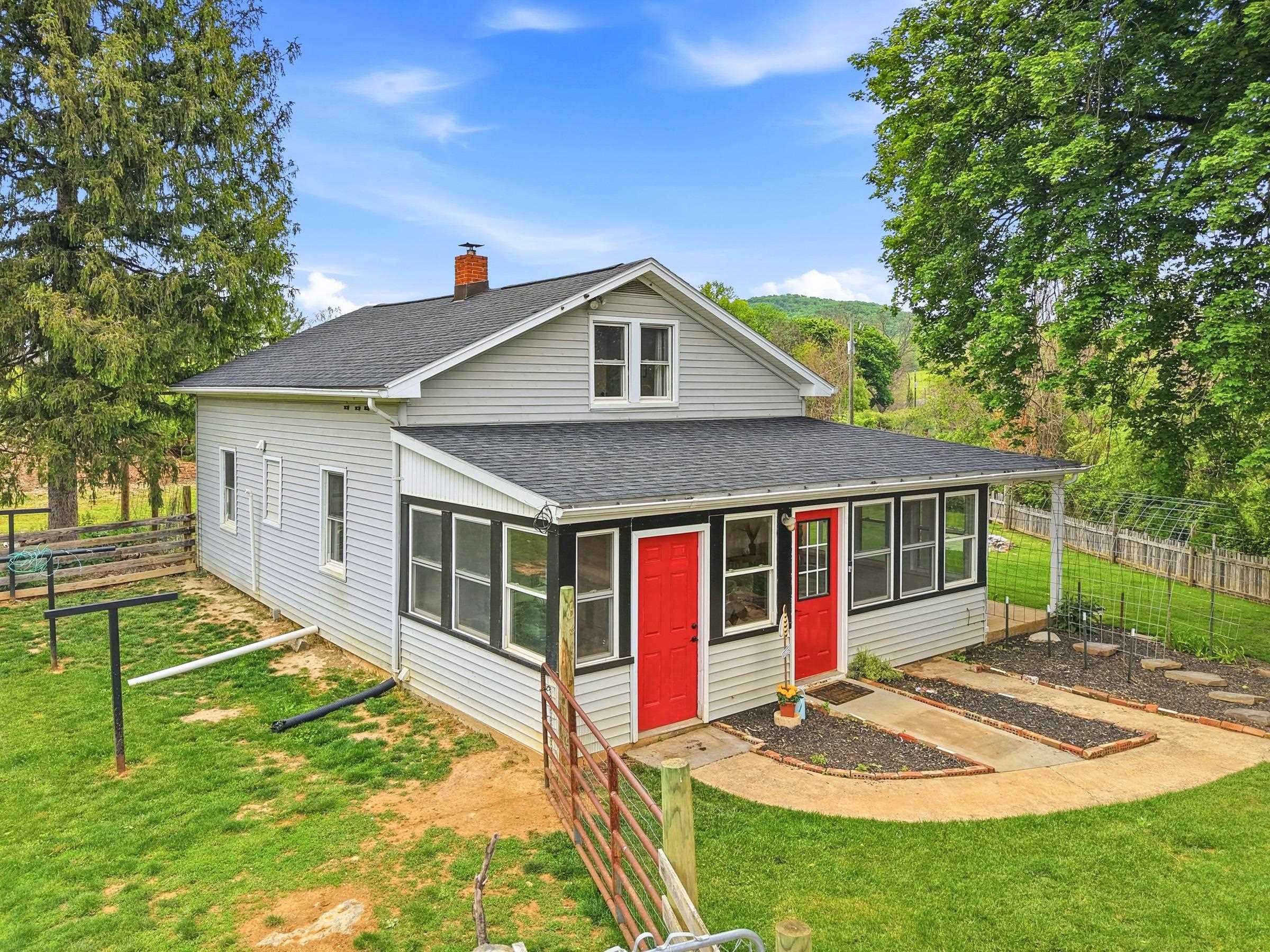 772 PINEWOODS RD, QUICKSBURG, Virginia 22847, 3 Bedrooms Bedrooms, ,1 BathroomBathrooms,Residential,772 PINEWOODS RD,676942 MLS # 676942