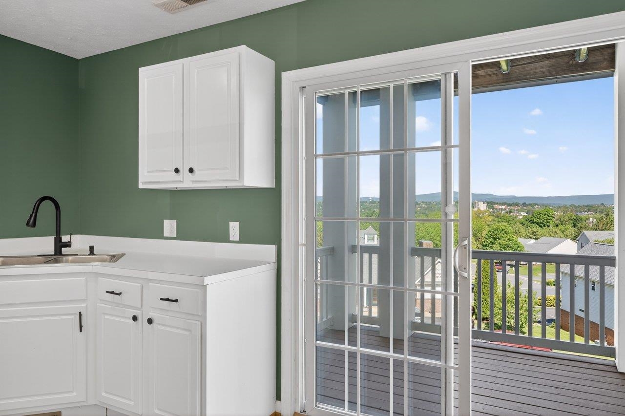 1226 OLD RICHMOND CIR, HARRISONBURG, Virginia 22802, 3 Bedrooms Bedrooms, ,3 BathroomsBathrooms,Residential,1226 OLD RICHMOND CIR,676976 MLS # 676976