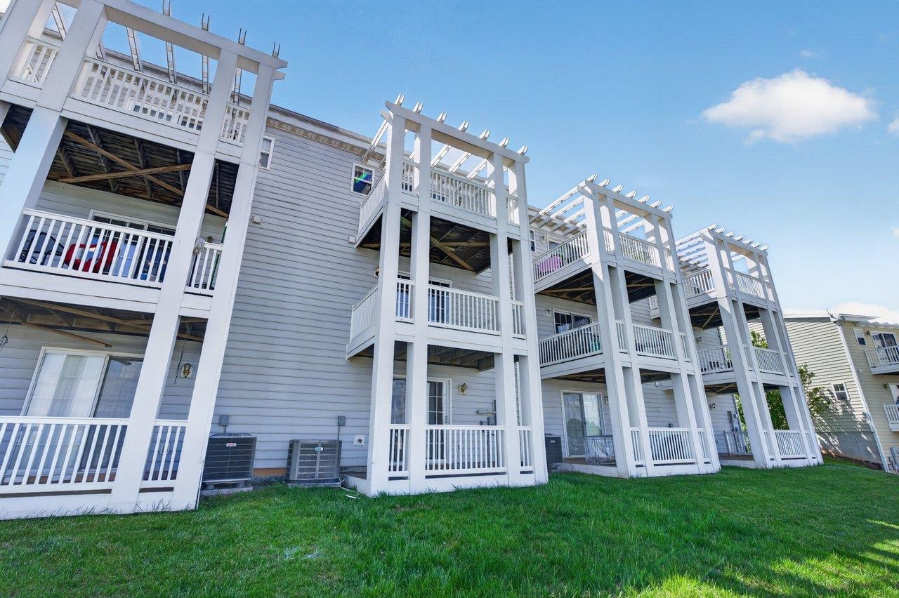 1226 OLD RICHMOND CIR, HARRISONBURG, Virginia 22802, 3 Bedrooms Bedrooms, ,3 BathroomsBathrooms,Residential,1226 OLD RICHMOND CIR,676976 MLS # 676976