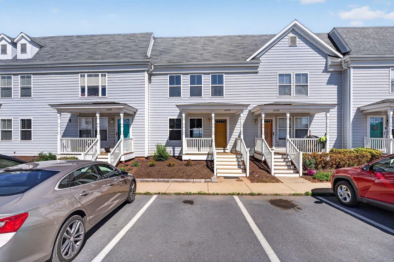 1226 OLD RICHMOND CIR, HARRISONBURG, Virginia 22802, 3 Bedrooms Bedrooms, ,3 BathroomsBathrooms,Residential,1226 OLD RICHMOND CIR,676976 MLS # 676976