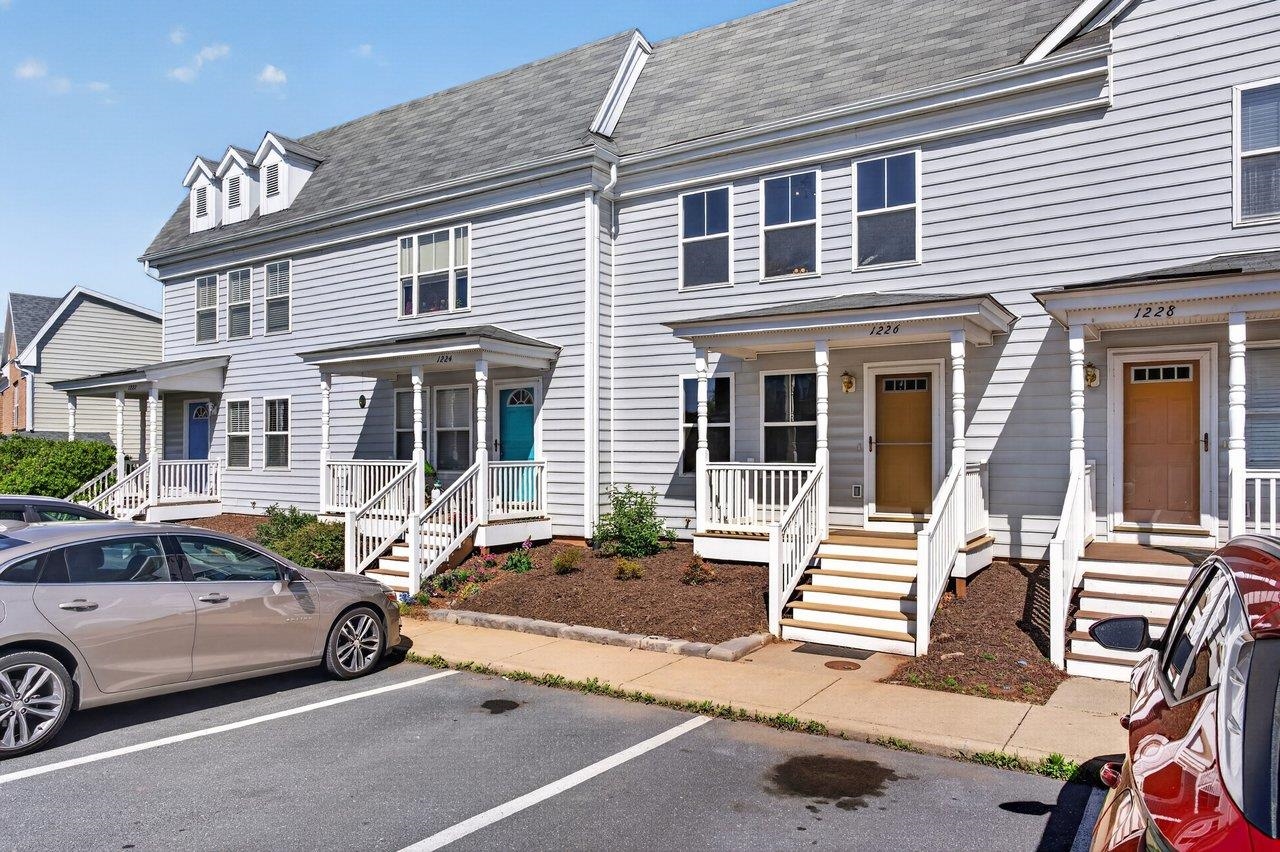 1226 OLD RICHMOND CIR, HARRISONBURG, Virginia 22802, 3 Bedrooms Bedrooms, ,3 BathroomsBathrooms,Residential,1226 OLD RICHMOND CIR,676976 MLS # 676976