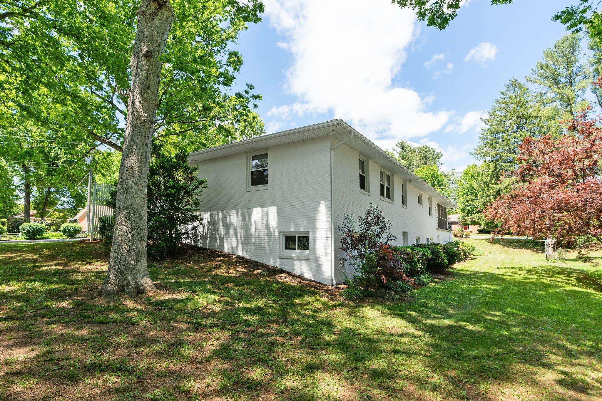 300 S ELLISON LN, WAYNESBORO, Virginia 22980, 3 Bedrooms Bedrooms, ,3 BathroomsBathrooms,Residential,Midcentury Twinkle,300 S ELLISON LN,677133 MLS # 677133 300 S ELLISON LN, WAYNESBORO, Virginia 22980, 3 Bedrooms Bedrooms, ,3 BathroomsBathrooms,Residential,Midcentury Twinkle,300 S ELLISON LN,677133 MLS # 677133
