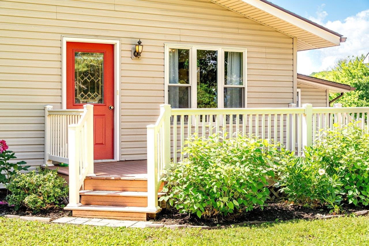 100 SPRUCE LN, BRIDGEWATER, Virginia 22812, 3 Bedrooms Bedrooms, ,1 BathroomBathrooms,Residential,100 SPRUCE LN,677142 MLS # 677142