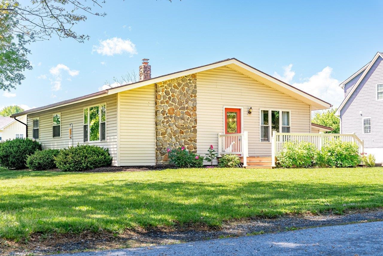 100 SPRUCE LN, BRIDGEWATER, Virginia 22812, 3 Bedrooms Bedrooms, ,1 BathroomBathrooms,Residential,100 SPRUCE LN,677142 MLS # 677142