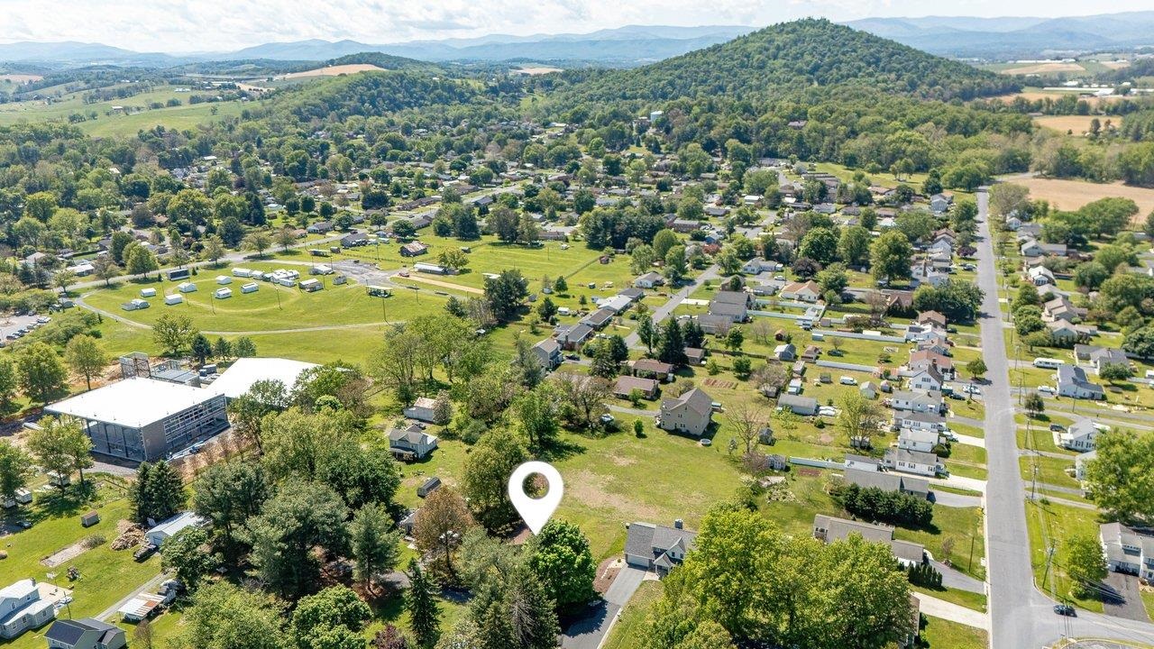 100 SPRUCE LN, BRIDGEWATER, Virginia 22812, 3 Bedrooms Bedrooms, ,1 BathroomBathrooms,Residential,100 SPRUCE LN,677142 MLS # 677142