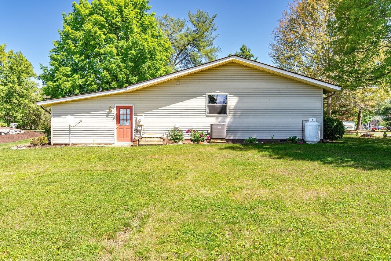 100 SPRUCE LN, BRIDGEWATER, Virginia 22812, 3 Bedrooms Bedrooms, ,1 BathroomBathrooms,Residential,100 SPRUCE LN,677142 MLS # 677142