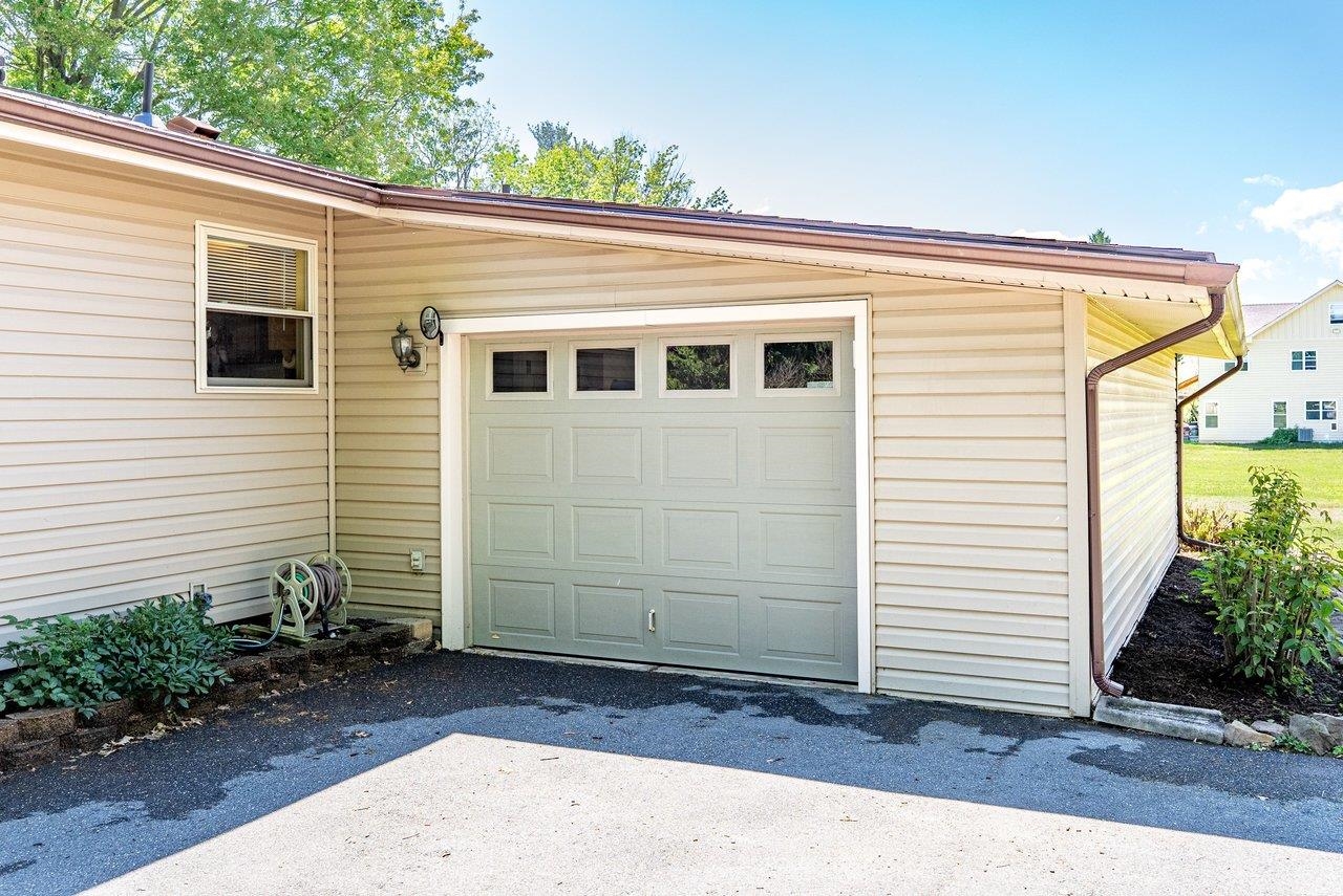 100 SPRUCE LN, BRIDGEWATER, Virginia 22812, 3 Bedrooms Bedrooms, ,1 BathroomBathrooms,Residential,100 SPRUCE LN,677142 MLS # 677142