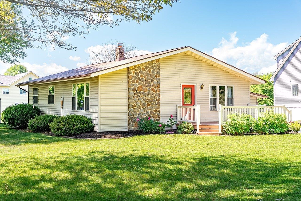 100 SPRUCE LN, BRIDGEWATER, Virginia 22812, 3 Bedrooms Bedrooms, ,1 BathroomBathrooms,Residential,100 SPRUCE LN,677142 MLS # 677142