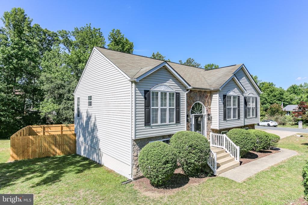 424 LAUREL AVE, FREDERICKSBURG, Virginia 22408, 4 Bedrooms Bedrooms, ,3 BathroomsBathrooms,Residential,424 LAUREL AVE,VASP2041792 MLS # VASP2041792