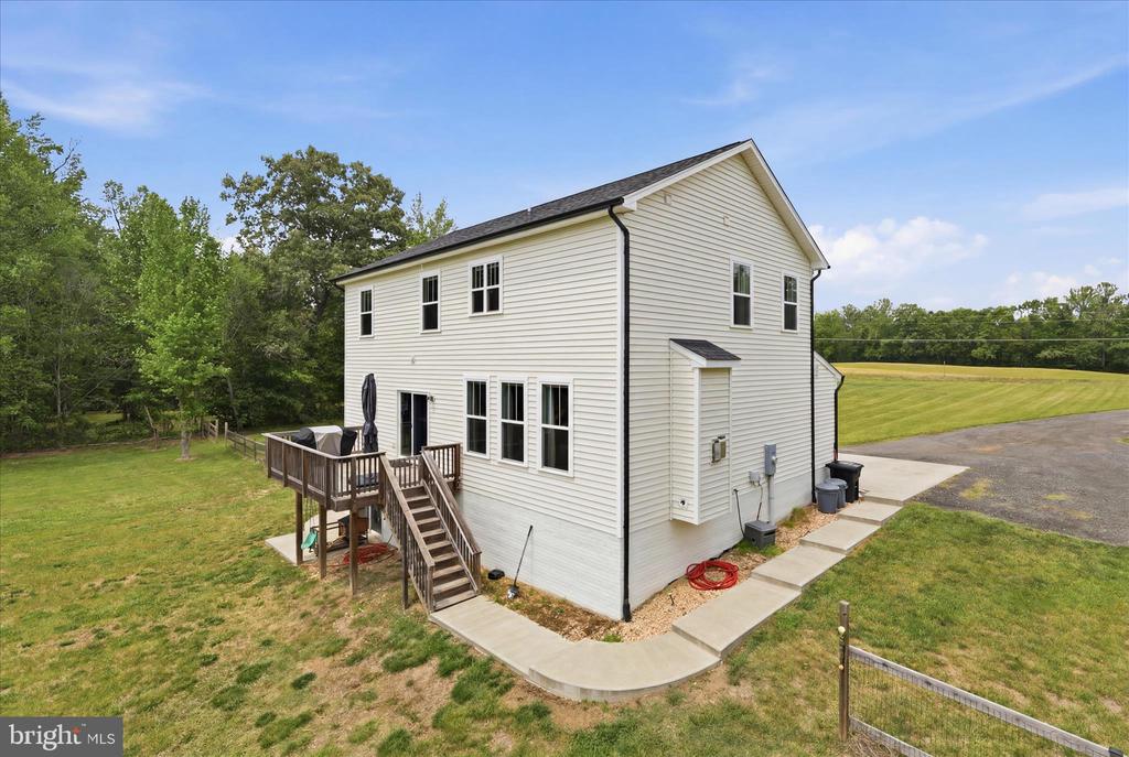 9404 ROBERT E LEE DR, SPOTSYLVANIA, Virginia 22551, 4 Bedrooms Bedrooms, ,2 BathroomsBathrooms,Residential,9404 ROBERT E LEE DR,VASP2041580 MLS # VASP2041580