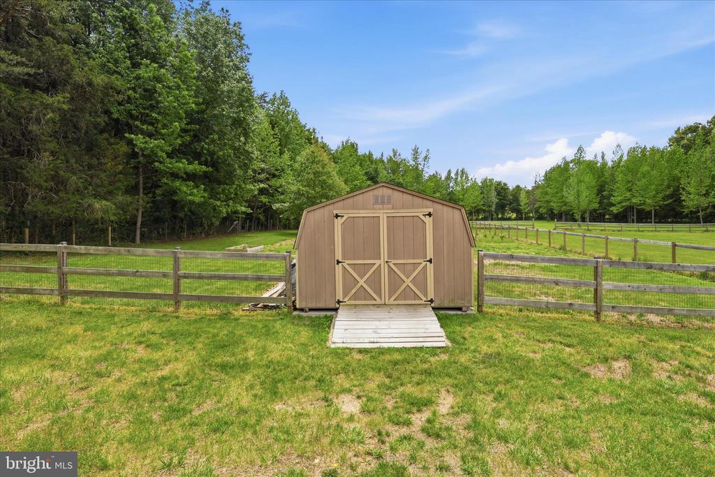 9404 ROBERT E LEE DR, SPOTSYLVANIA, Virginia 22551, 4 Bedrooms Bedrooms, ,2 BathroomsBathrooms,Residential,9404 ROBERT E LEE DR,VASP2041580 MLS # VASP2041580