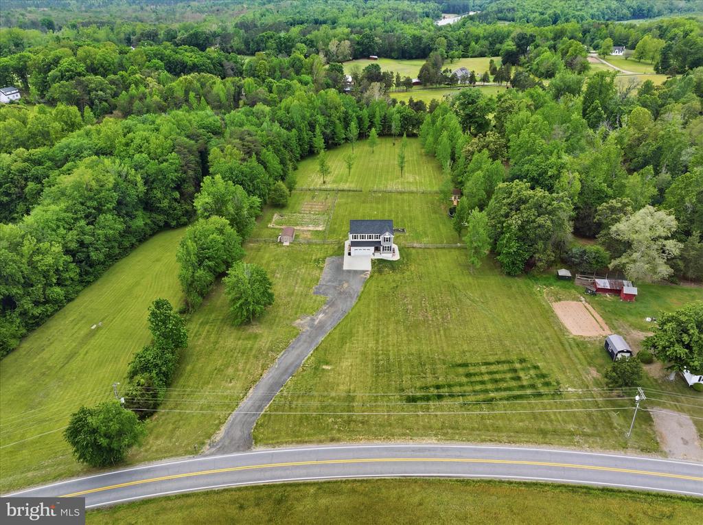9404 ROBERT E LEE DR, SPOTSYLVANIA, Virginia 22551, 4 Bedrooms Bedrooms, ,2 BathroomsBathrooms,Residential,9404 ROBERT E LEE DR,VASP2041580 MLS # VASP2041580