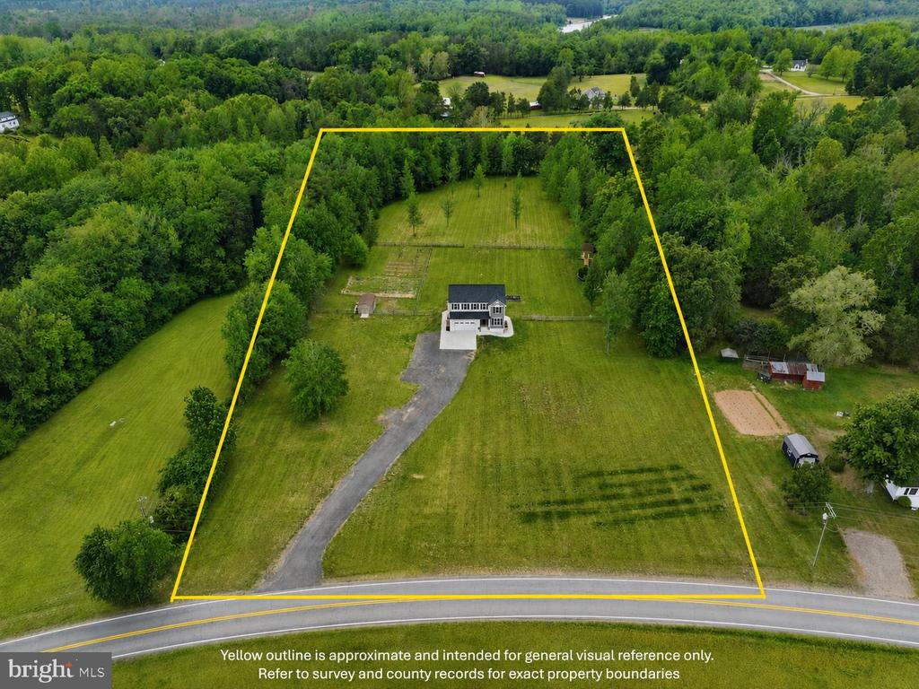 9404 ROBERT E LEE DR, SPOTSYLVANIA, Virginia 22551, 4 Bedrooms Bedrooms, ,2 BathroomsBathrooms,Residential,9404 ROBERT E LEE DR,VASP2041580 MLS # VASP2041580